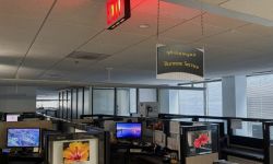 ترمب يجمد عمل إذاعات موجهة للخارج من بينها «صوت أميركا»